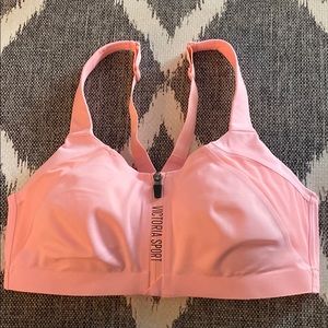 NWOT Victoria Sport Incredible Knockout Ultra Max